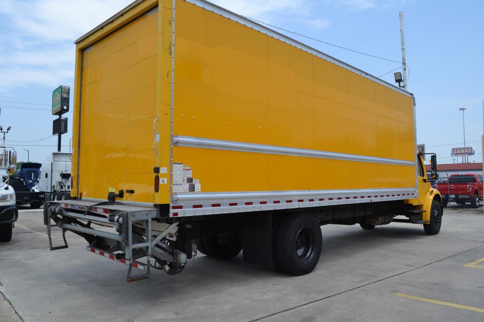 2018 YELLOW /BLACK FREIGHTLINER M2-106 with an CUMMINS B6.7L 220HP engine, ALLISON 2200RDS AUTOMATIC transmission, located at 9172 North Fwy, Houston, TX, 77037, (713) 910-6868, 29.887470, -95.411903 - Photo#4